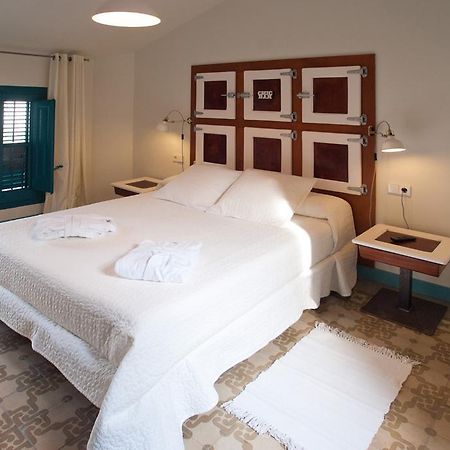 Hotel Hostal Chic サン・フェリウ・ダ・ギショルス 部屋 写真