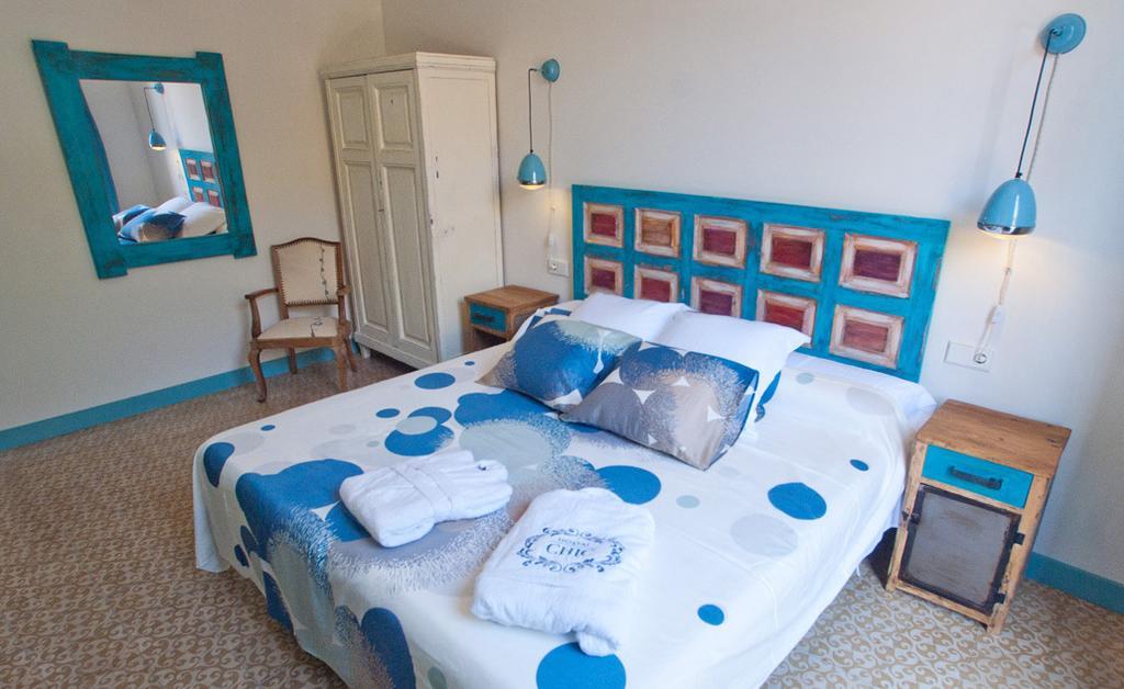 Hotel Hostal Chic サン・フェリウ・ダ・ギショルス 部屋 写真