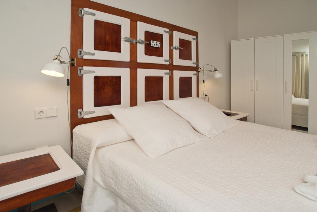 Hotel Hostal Chic サン・フェリウ・ダ・ギショルス 部屋 写真