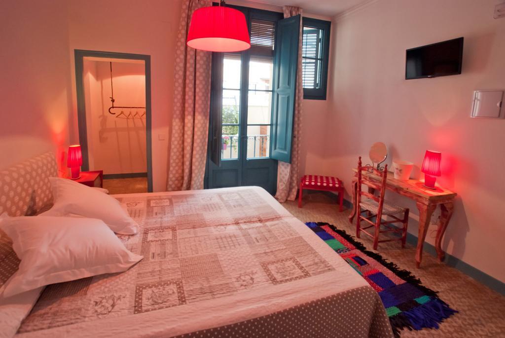 Hotel Hostal Chic サン・フェリウ・ダ・ギショルス 部屋 写真