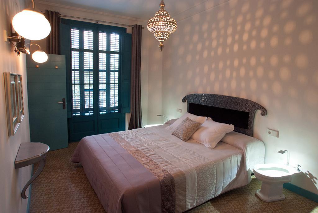 Hotel Hostal Chic サン・フェリウ・ダ・ギショルス 部屋 写真