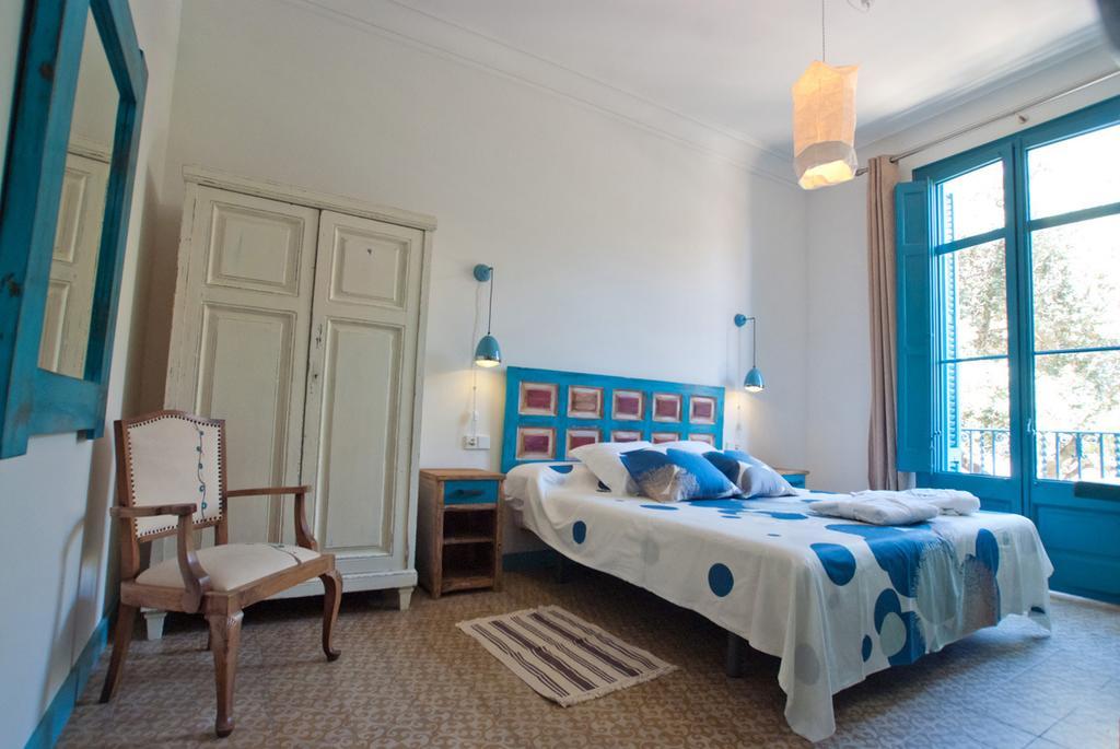 Hotel Hostal Chic サン・フェリウ・ダ・ギショルス 部屋 写真